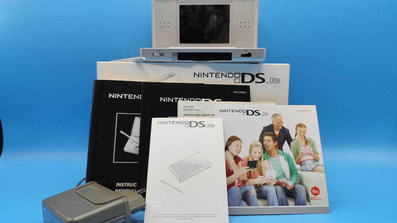 Consola Nintendo DS Lite Plata